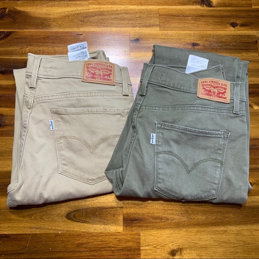 2 pairs of Levi’s skinny. Both size 29. Like new!